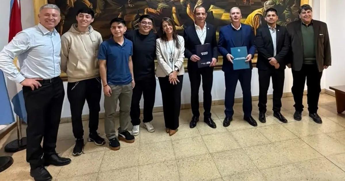 Praacutecticas profesionales para futuros odontoacutelogos