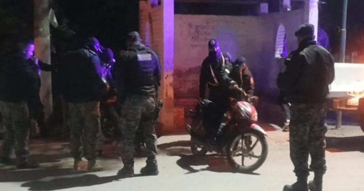 Se presentoacute en su casa para amenazarla de muerte