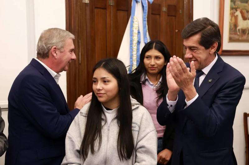 Beneficiarios de becas de Medicina destacaron el apoyo del Gobierno