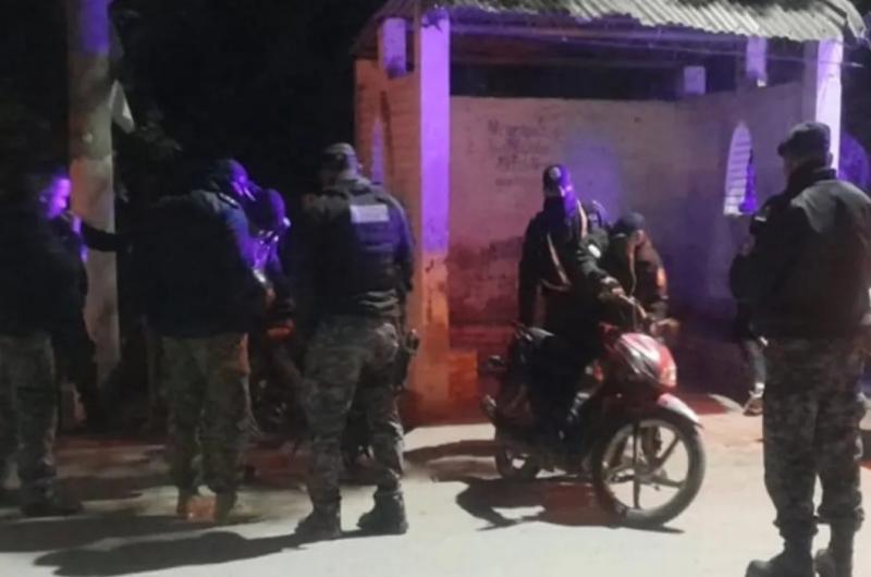 Se presentoacute en su casa para amenazarla de muerte