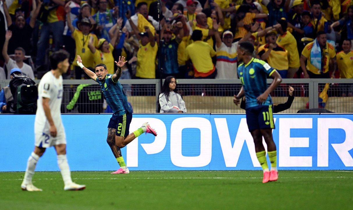 Colombia se impuso ante Uzbekistaacuten y cerroacute la primera fecha del Mundial