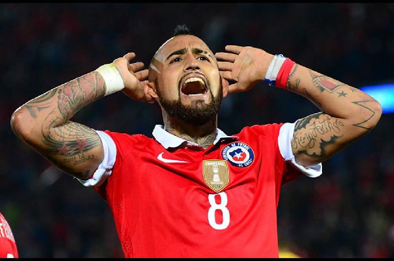 Arturo Vidal se rindioacute ante Messi pero lanzoacute una criacutetica para la Seleccioacuten- ldquoJuega solordquo