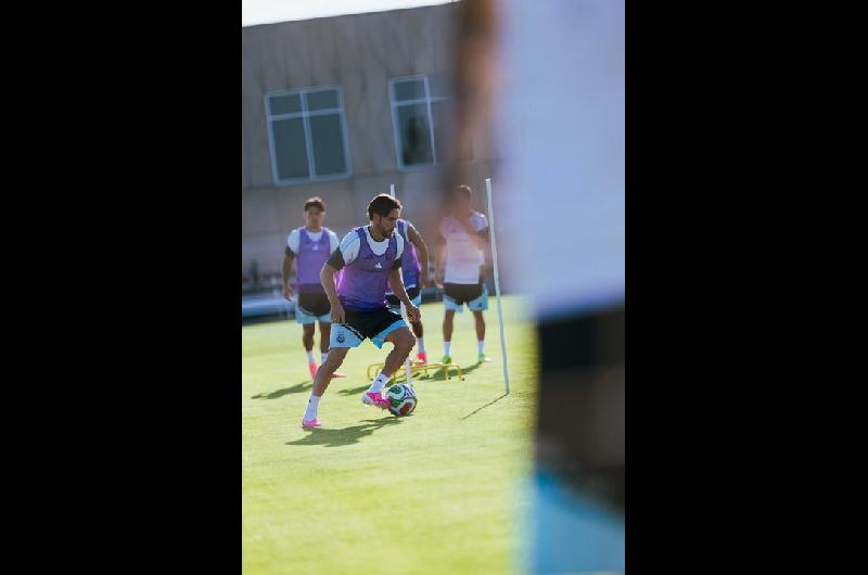 Nicolaacutes Tagliafico se entrena a la par del grupo y apunta a llegar ante Austria