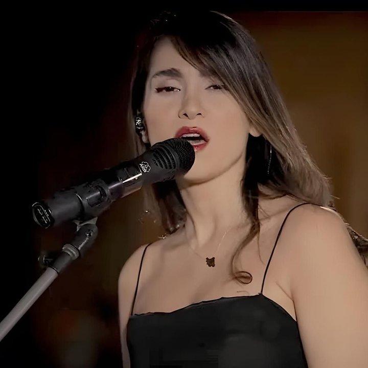 Castigan a una cantante iraniacute con 74 latigazos por cantar sin hiyab