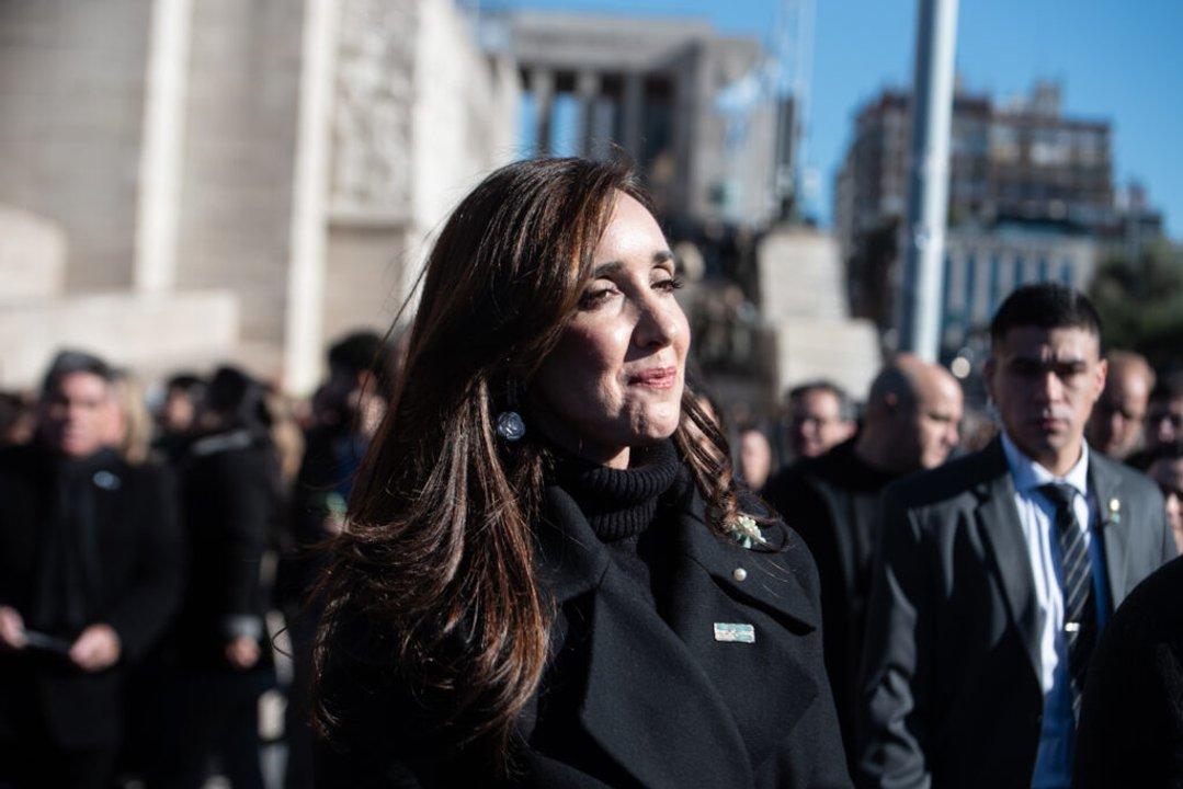 Guerra friacutea en Rosario- Villarruel le dio la espalda a Milei en el acto patrio