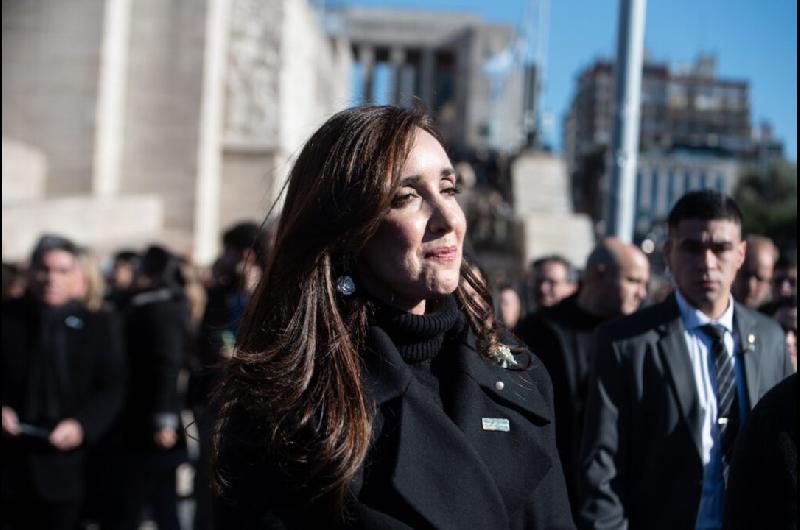 Guerra friacutea en Rosario- Villarruel le dio la espalda a Milei en el acto patrio