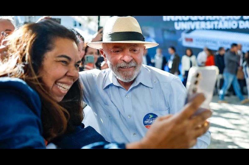 Lula aventaja por diez puntos a Flaacutevio Bolsonaro con miras a elecciones presidenciales