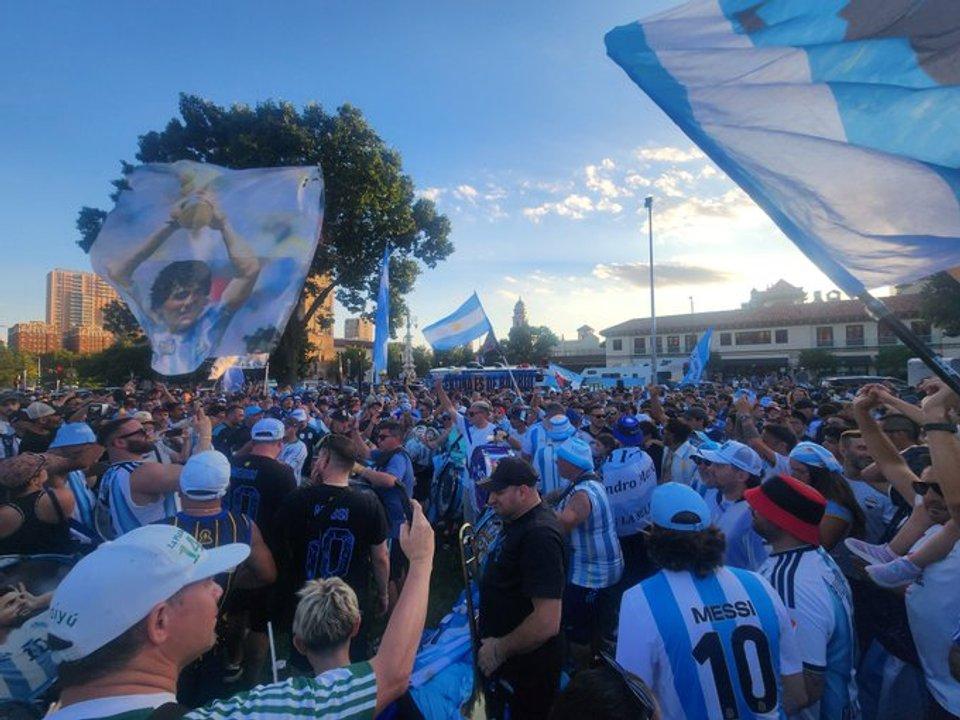Mundial 2026- impresionante banderazo argentino en la previa del duelo ante Austria