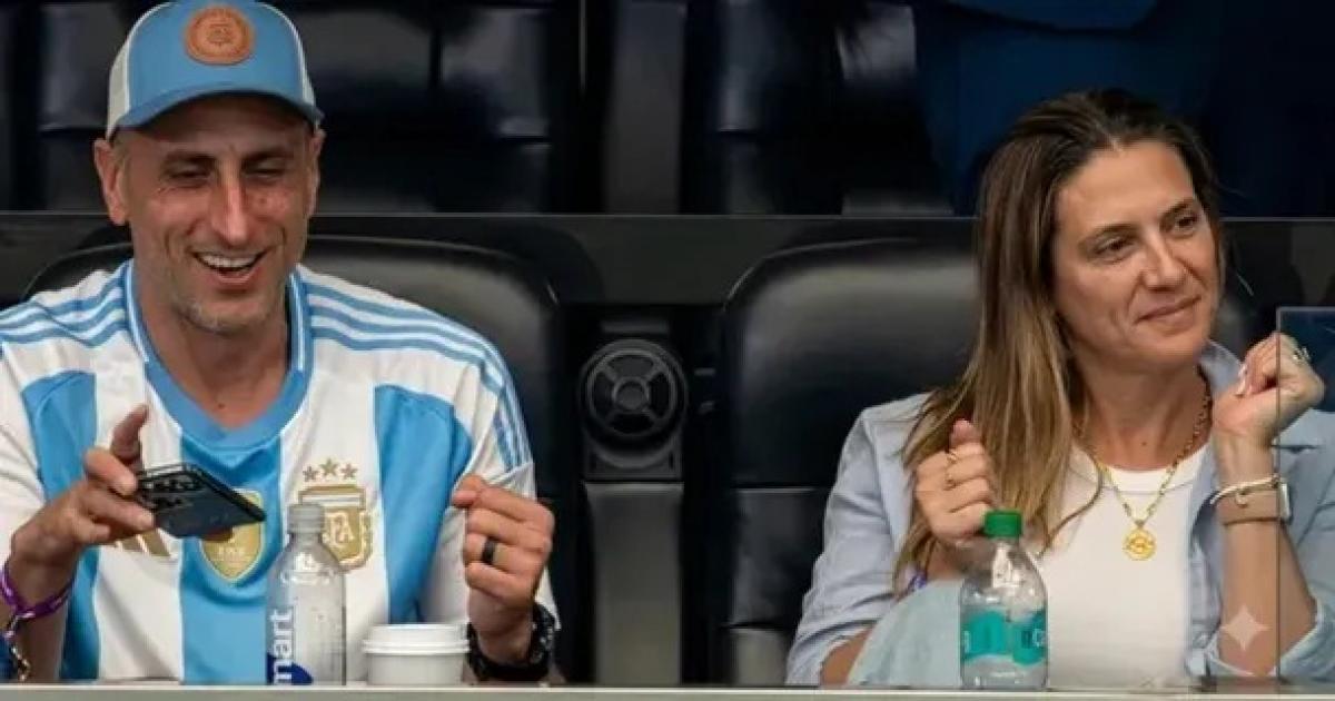 Manu Ginoacutebili en Dallas para alentar a la Seleccioacuten