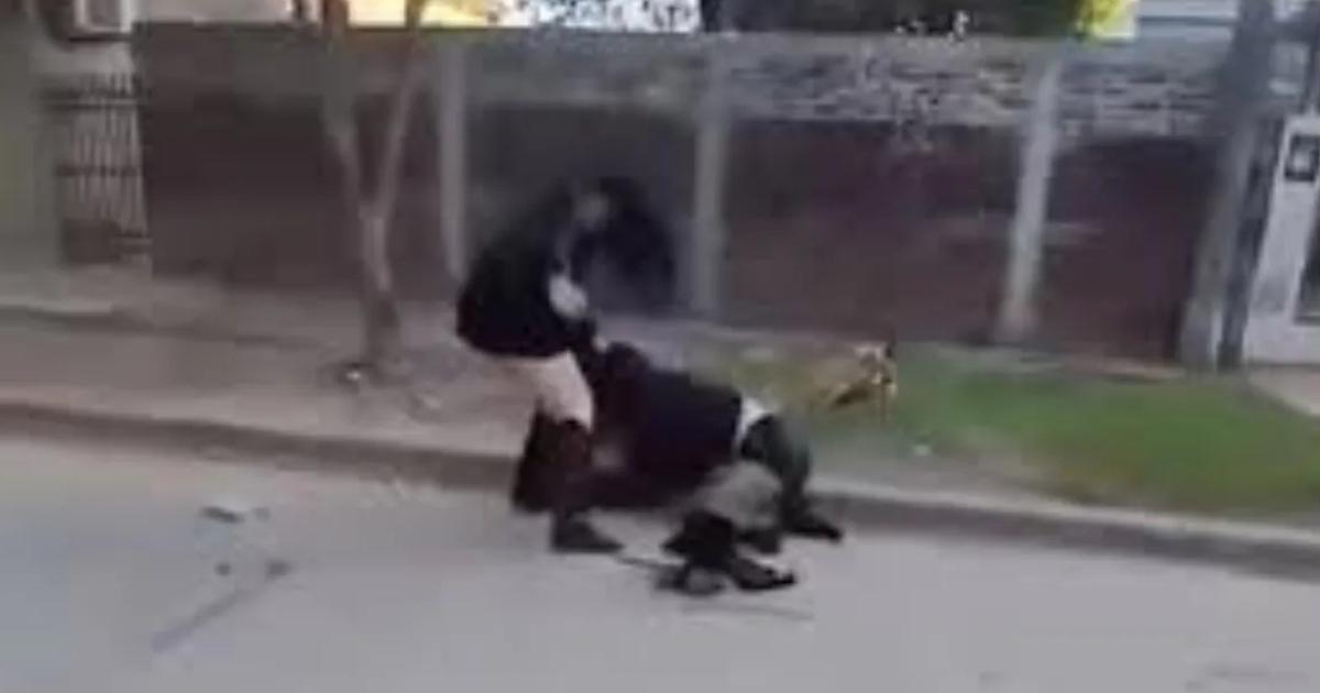 Cuatro adolescentes atacaron a patadas a una menor 