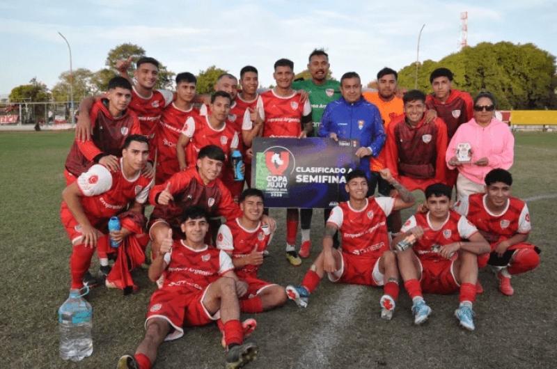 Atleacutetico San Pedro se quedoacute con el claacutesico ante Tiro y pasoacute de ronda