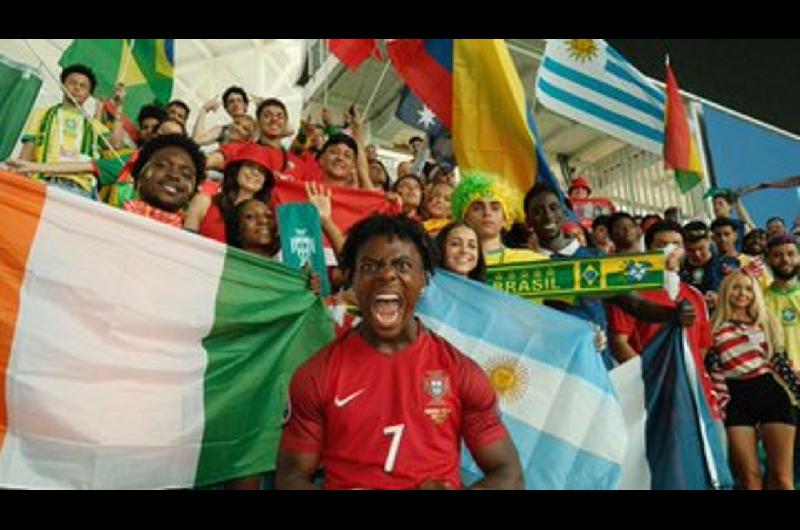 Speed el streamer que apoyaba a Austria cantoacute el himno argentino y celebroacute el penal fallado por Messi