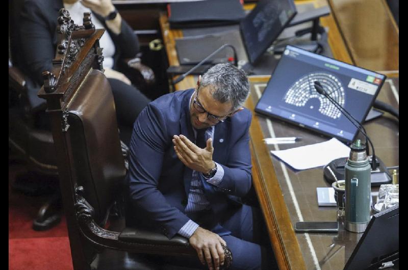 Coacutemo se gestoacute la jugada de ajedrez del oficialismo para desinflar la sesioacuten opositora por Adorni