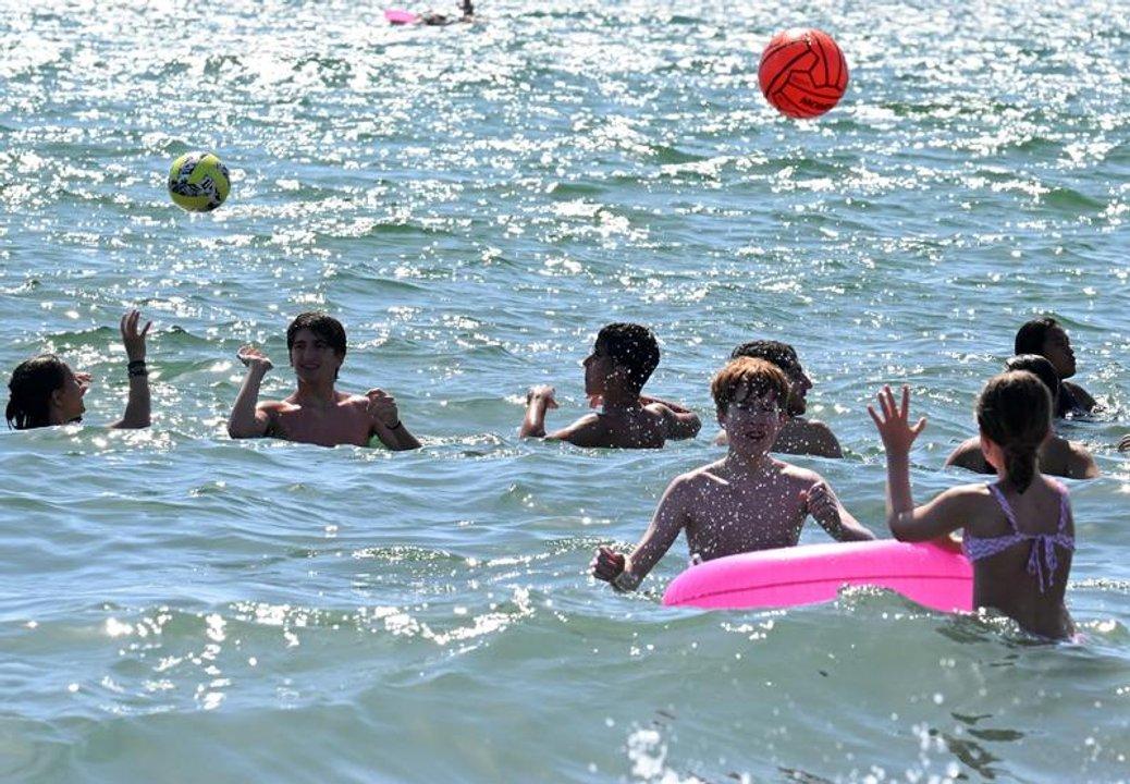 Ola de calor traacutegica en Francia con al menos 40 personas ahogadas