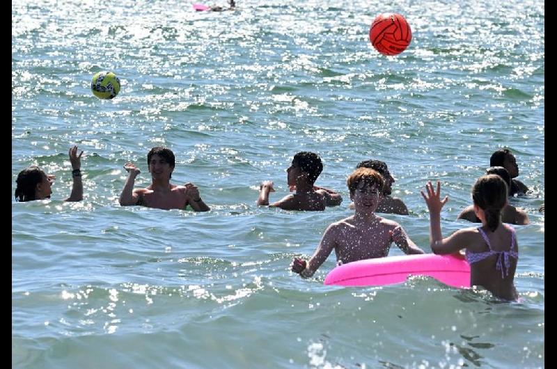 Ola de calor traacutegica en Francia con al menos 40 personas ahogadas