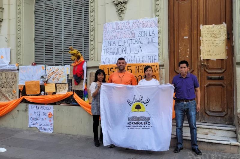 Los docentes ya no se sienten representados