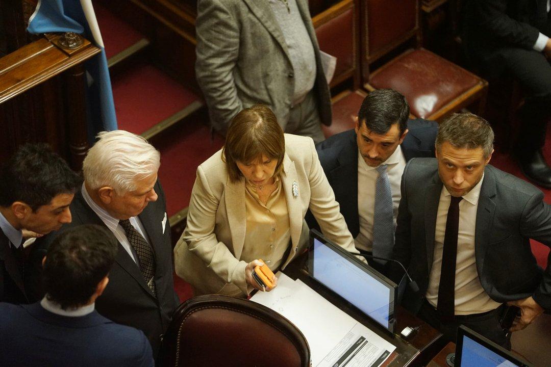El Gobierno gana tiempo por el tema Adorni pero pierde la agenda propia