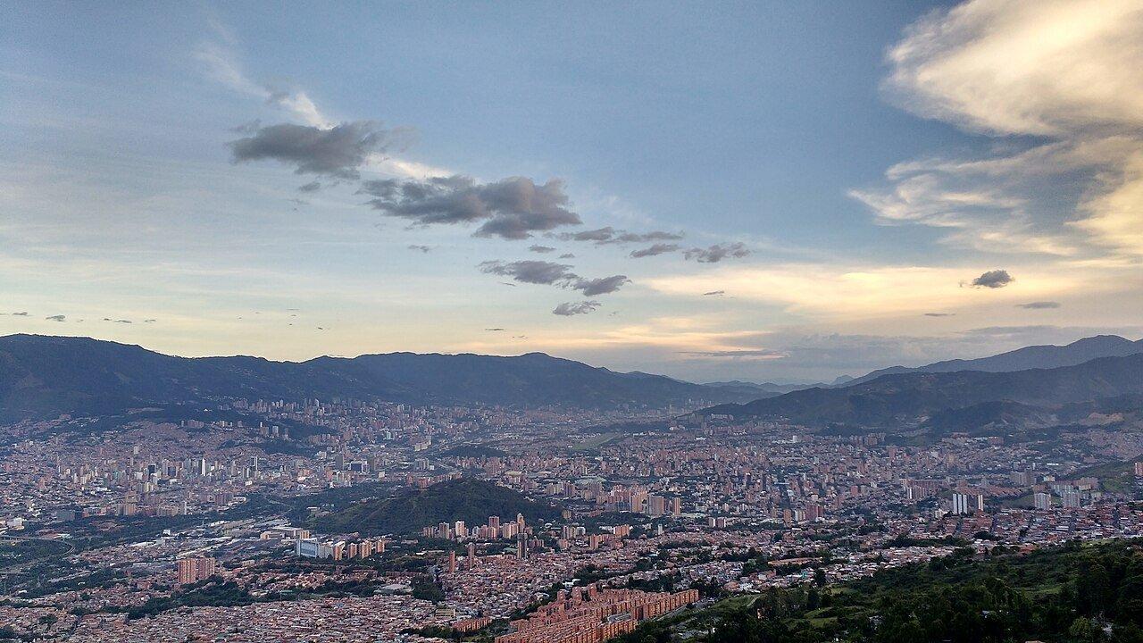 Autorizan maacutes conectividad aeacuterea entre Argentina y Colombia