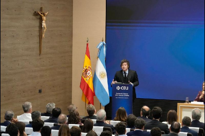Milei dice que cree en la honestidad de Adorni pero si la Justicia lo considera culpable lo eyecta