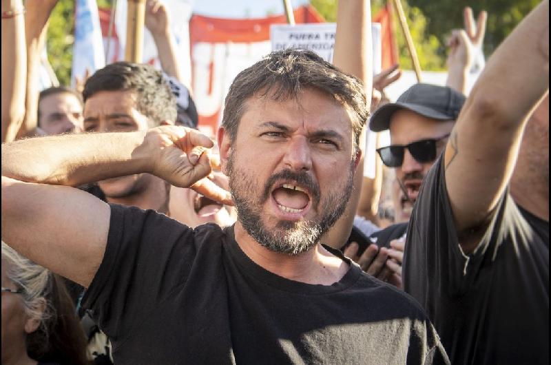 Procesaron y embargaron a Juan Grabois por la toma del Instituto Peroacuten