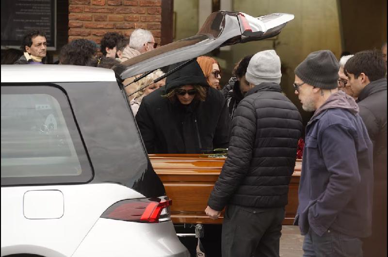 El doloroso uacuteltimo adioacutes a Ernestina Pais en el Cementerio de la Chacarita