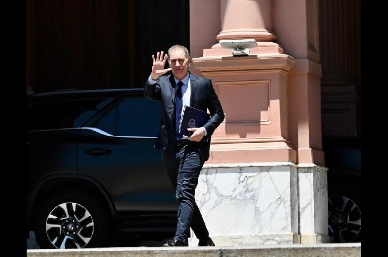 Gobierno- Santilli aguarda el llamado de Milei para empezar la sucesioacuten 