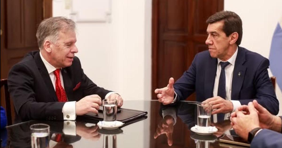 Carlos Sadir abogoacute por un Estado maacutes moderno eficiente y transparente