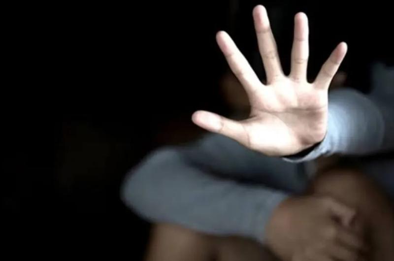 Profesor fue denunciado por acosar a una alumna y lo separaron de su cargo