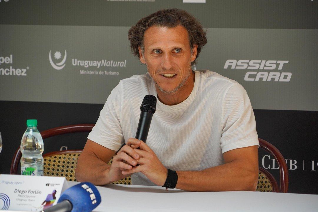 Diego Forlaacuten se ofrecioacute para dirigir a la Seleccioacuten de Uruguay