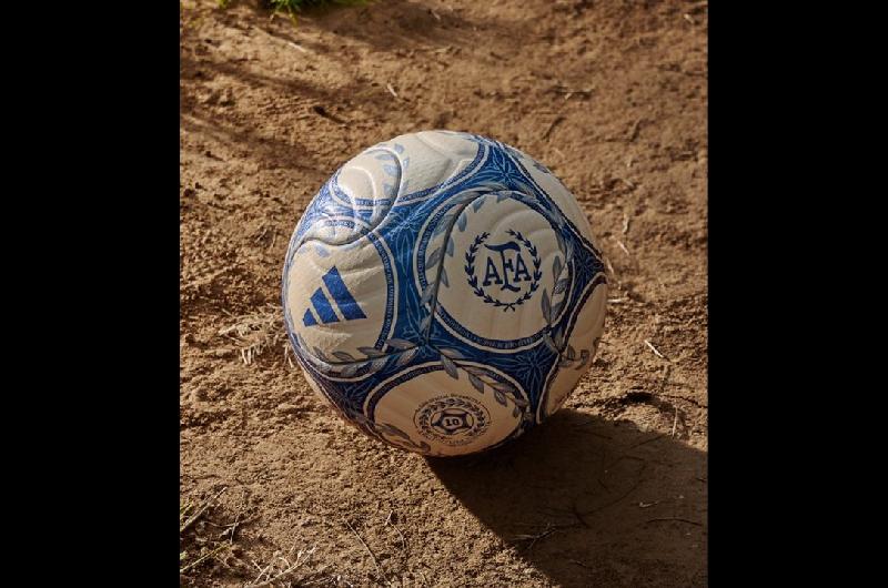 Asiacute es la ldquoArgentum Gambetardquo la nueva pelota que se usaraacute en el fuacutetbol argentino