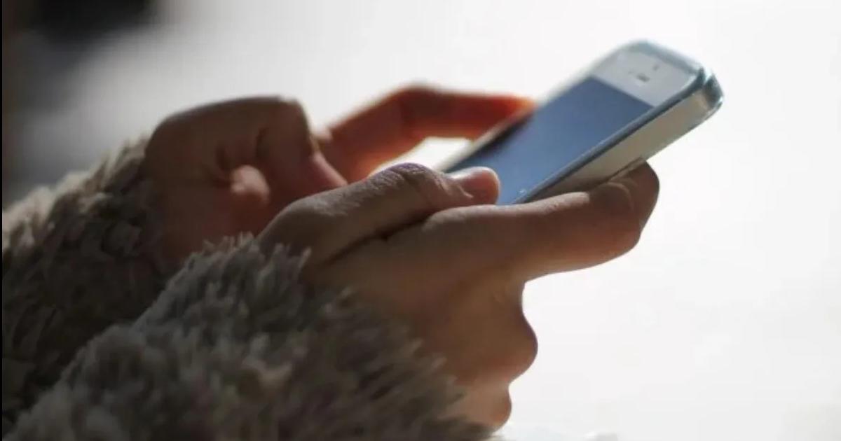 Pactoacute un encuentro sexual con una mujer que bajo engantildeos le roboacute el teleacutefono celular