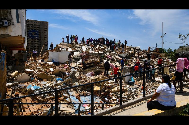 Venezuela- el terremoto dejoacute 12 millones de toneladas de escombros en La Guaira el estado maacutes afectado