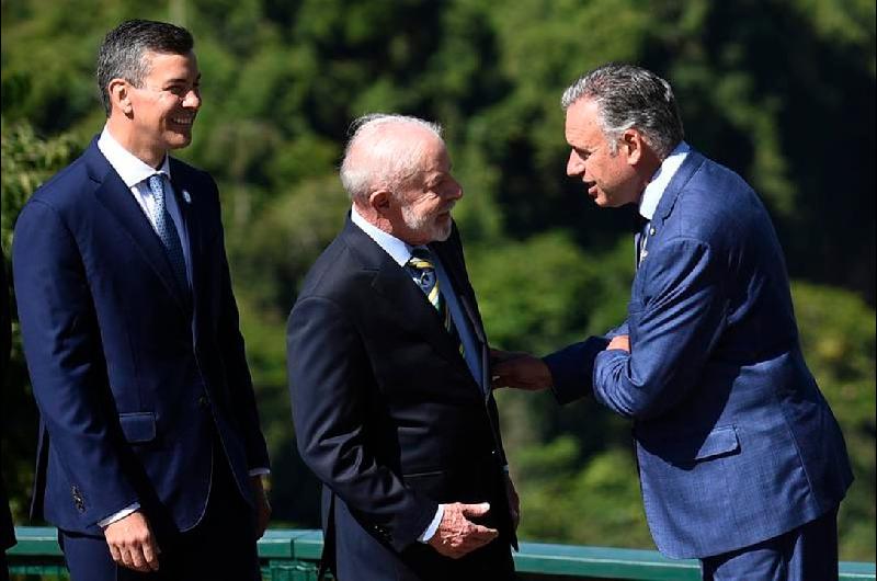 Kast visitoacute Uruguay y Paraguay- firmoacute acuerdos de integracioacuten