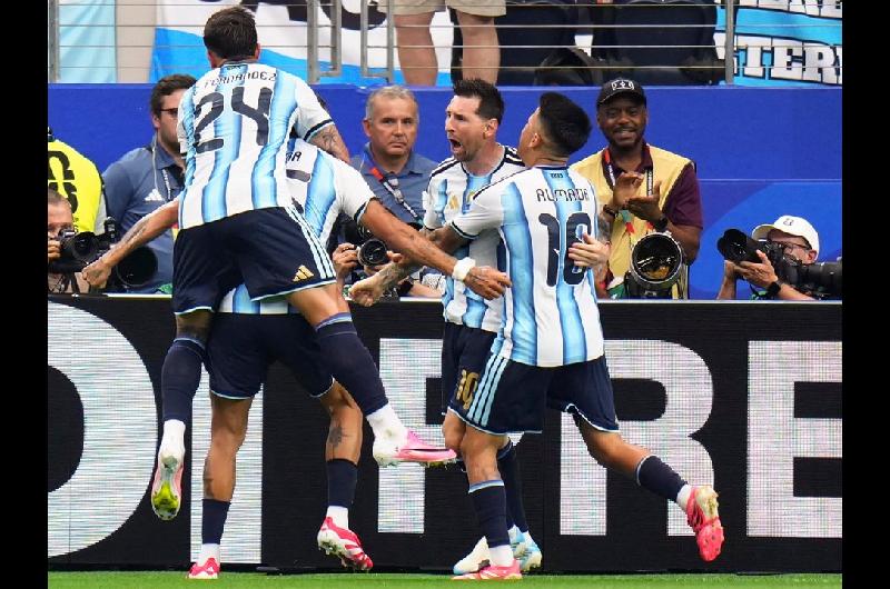 La seleccioacuten argentina se enfrenta con Cabo Verde en busca de un lugar en los octavos de final del Mundial