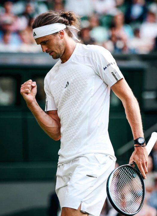 Alexander Zverev volvioacute a ganar y clasificoacute a la tercera ronda de Wimbledon