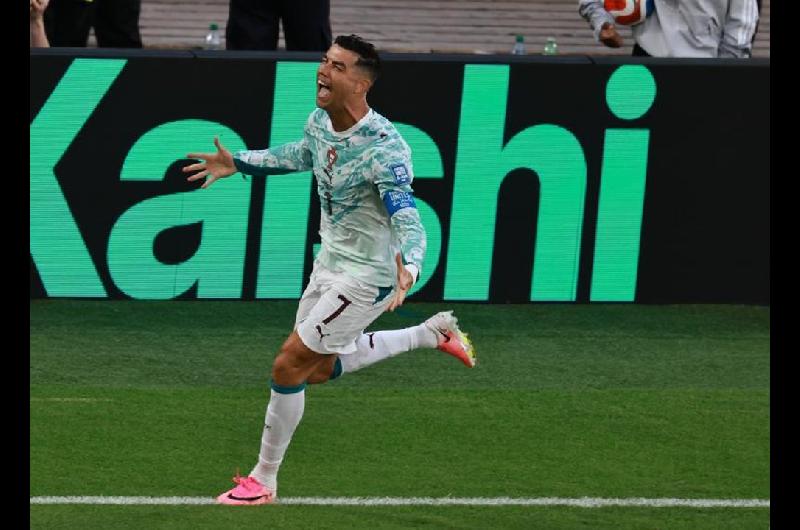 A los 41 antildeos Cristiano Ronaldo marcoacute su primer gol en una fase eliminatoria mundialista
