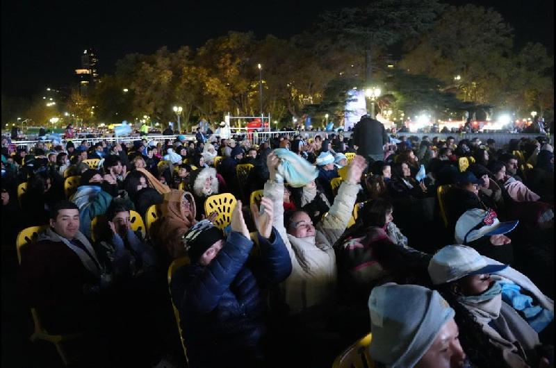 Triunfazo de Argentina- unos 20 mil hinchas festejaron en el Fan Fest de la Ciudad