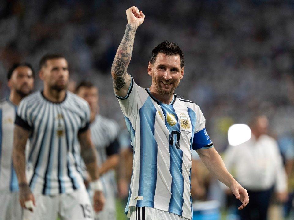 Messi bromeoacute con los jugadores de Cabo Verde- Me pidieron la camiseta adentro me cagan a patadas