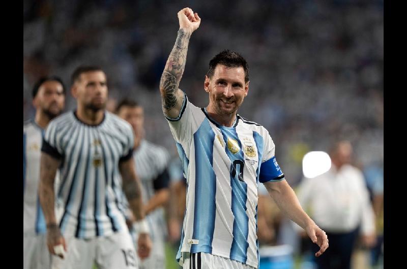 Messi bromeoacute con los jugadores de Cabo Verde- Me pidieron la camiseta adentro me cagan a patadas