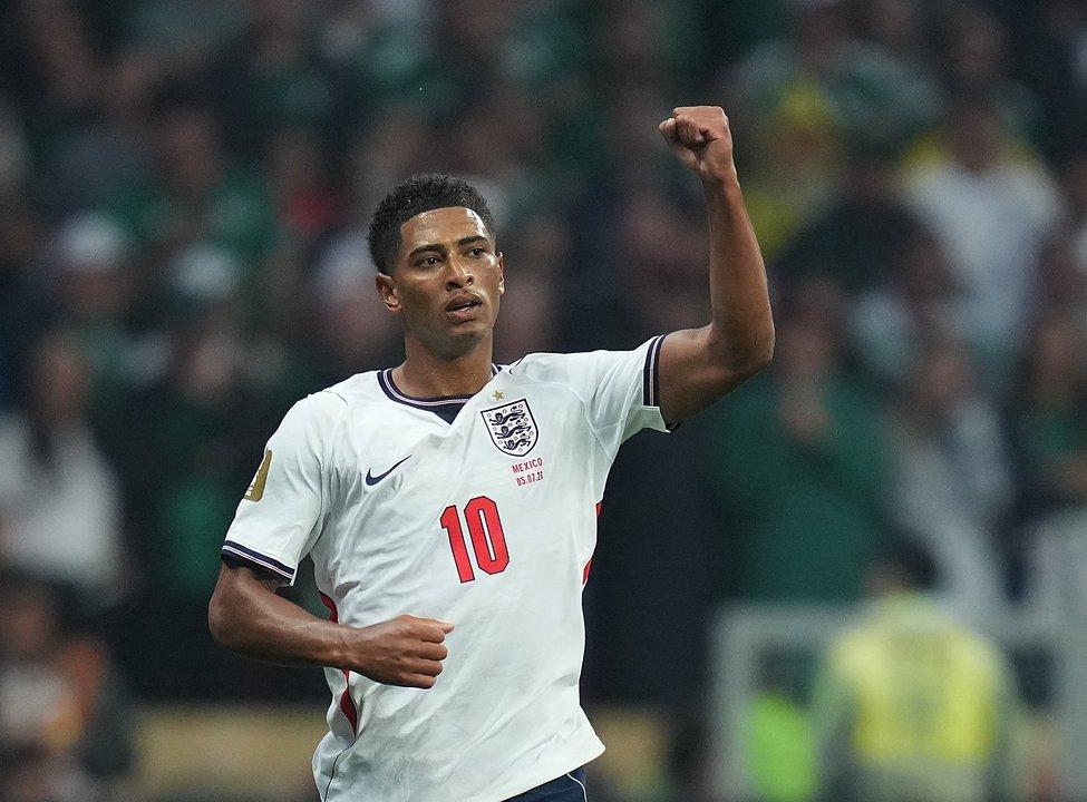 Inglaterra le ganoacute a Meacutexico y se metioacute en cuartos de final del Mundial