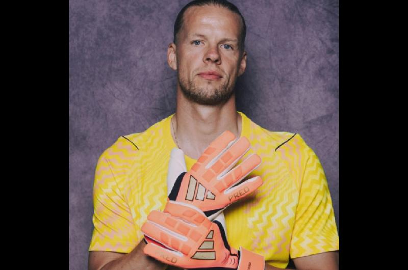 Oslashrjan Nyland el arquero sin club y con pasado en el esquiacute que brilloacute ante Brasil