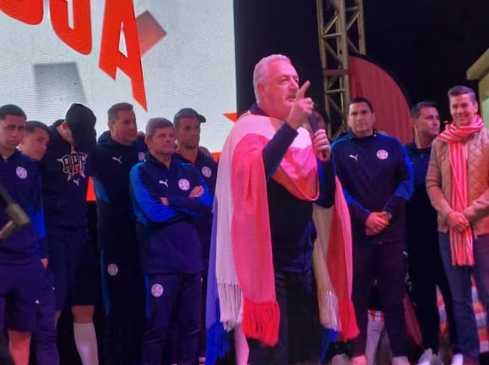 Multitudinario recibimiento a Paraguay tras su histoacuterico Mundial