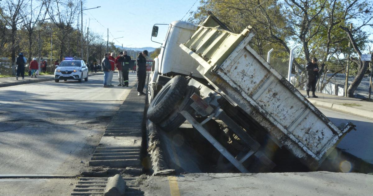 Corte total del traacutensito en el puente sobreel riacuteo Chijra para obras de reparacioacuten