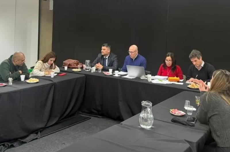 Paritarias- proponen 4-en-porciento- de aumento para julio y agosto 