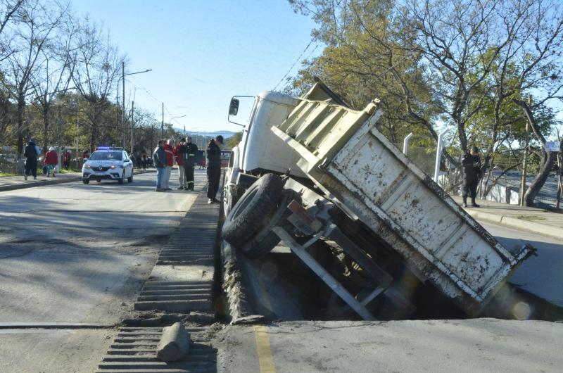 Corte total del traacutensito en el puente sobreel riacuteo Chijra para obras de reparacioacuten
