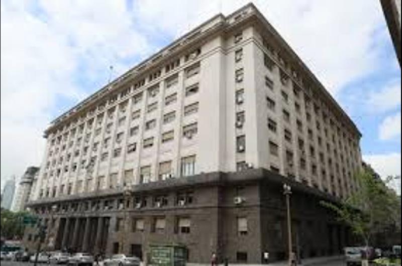 Cuaacuteles son los montos y los bancos que le prestaron al Gobierno para pagar un vencimiento de deuda