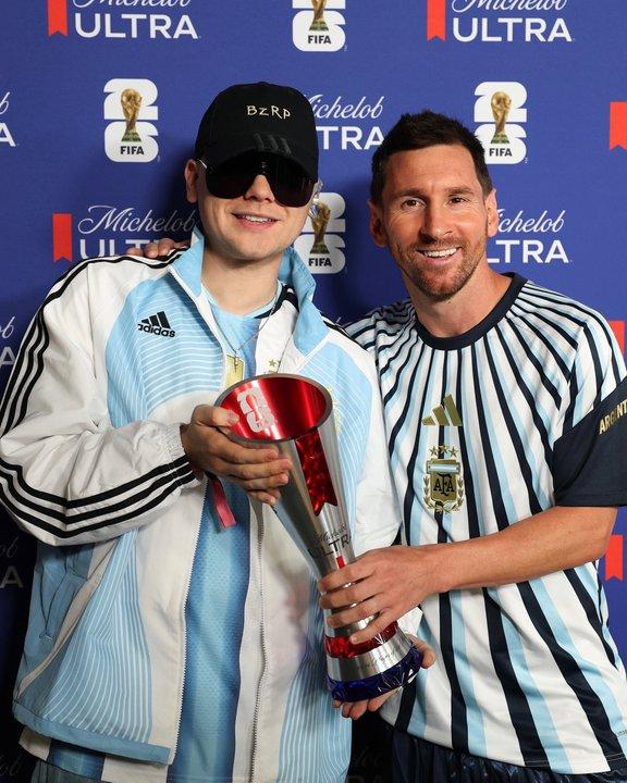 Bizarrap le entregoacute el premio MVP a Messi tras la histoacuterica remontada ante Egipto- Te amo para siempre