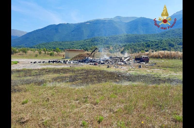 Italia- una explosioacuten dejoacute dos muertos en una faacutebrica de fuegos artificiales 