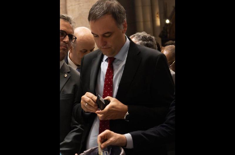 La duentildea de la propiedad que alquila la madre de Manuel Adorni confirmoacute un pago adelantado por 12000 doacutelares en efectivo