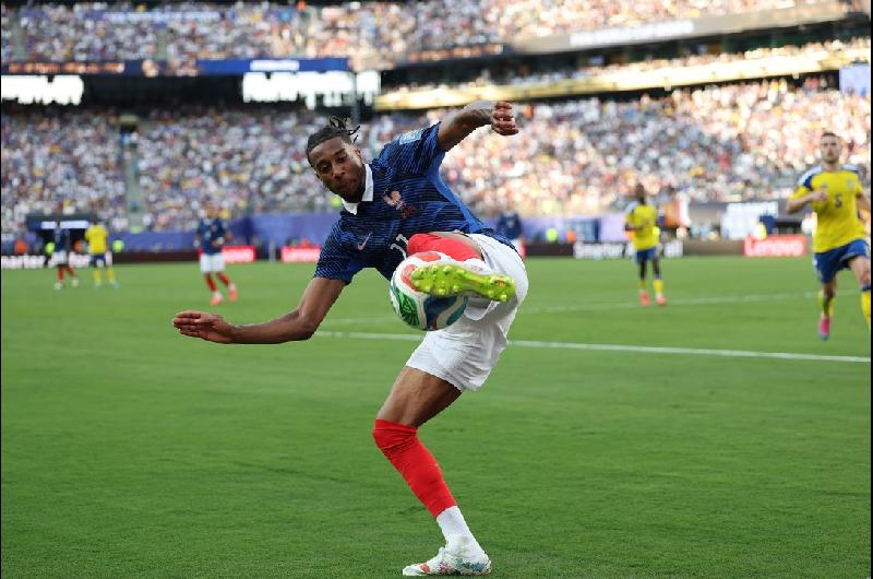 FIFA rechazoacute el recurso franceacutes y Olise puede perderse la semifinal si recibe otra amarilla